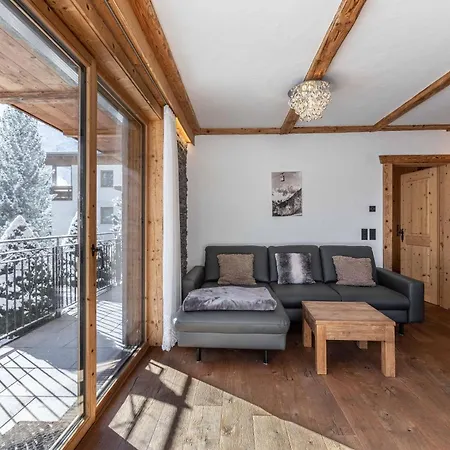 Uralp Royal Mit Terrasse