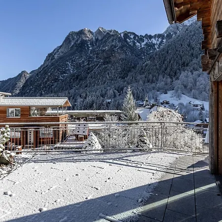 Daire Uralp Royal Mit Terrasse